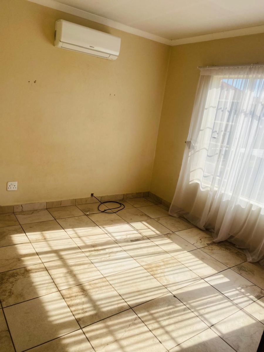 To Let 2 Bedroom Property for Rent in Waterval East North West